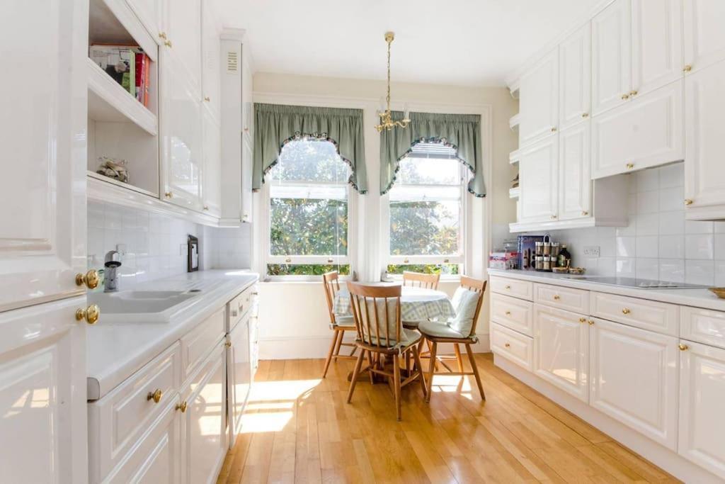 Large 3 Bed Flat In Central Wimbledon London Exterior foto