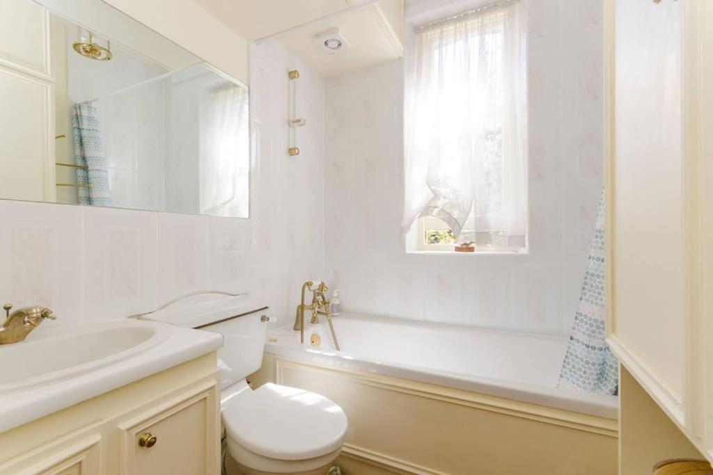 Large 3 Bed Flat In Central Wimbledon London Exterior foto